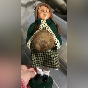Green and Brown Houndstooth Byers Caroler